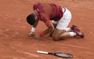 Новак Джокович успешно перенес операцию на колене после травмы на French Open