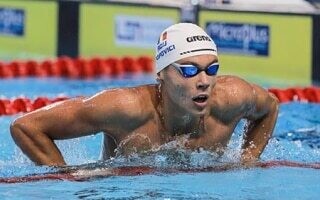 Румынский пловец Давид Поповичи побивает рекорд чемпионата Европы в Белграде